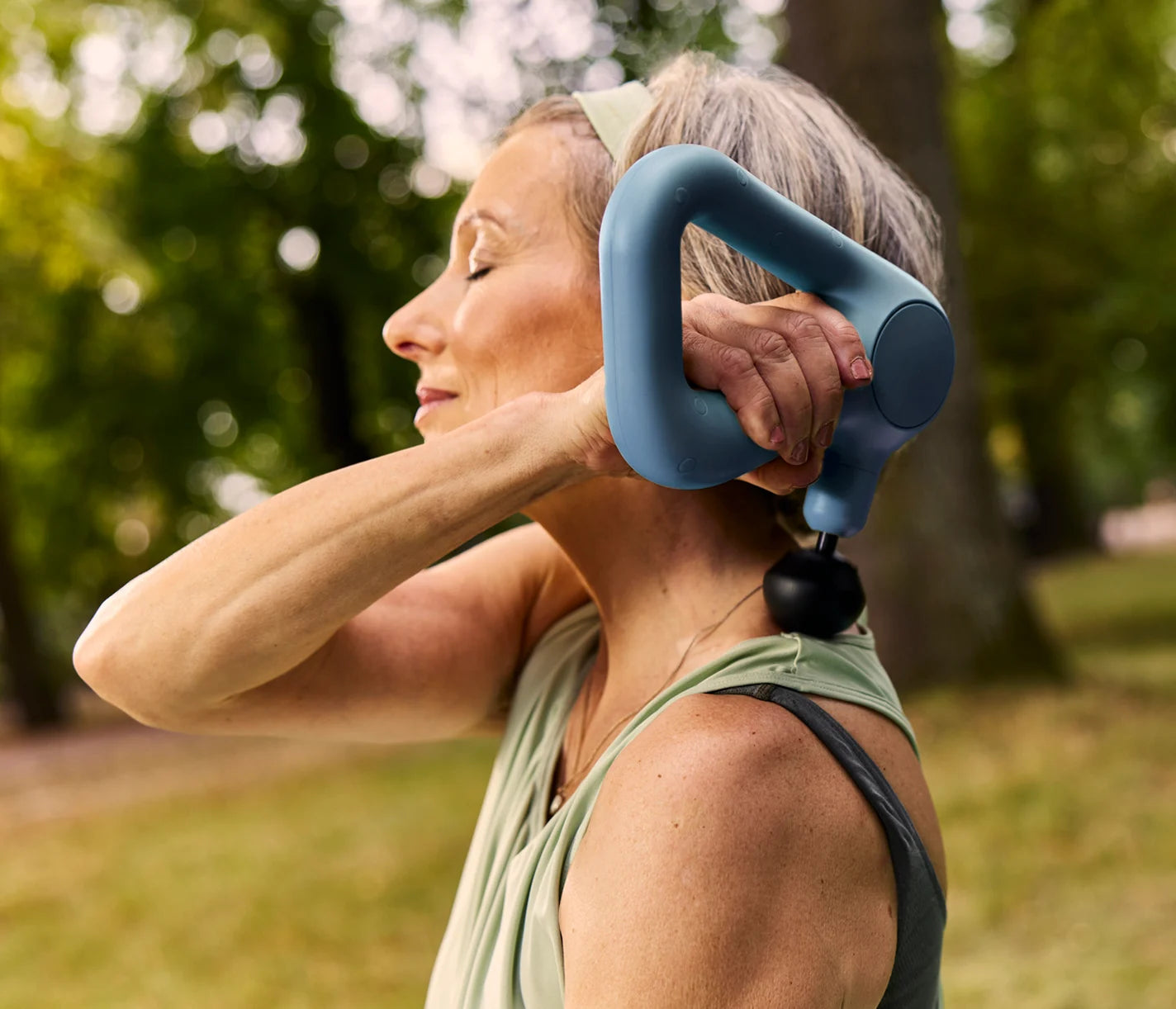 Theragun Relief (Navy) | Comfortable Percussion Massage for Aches